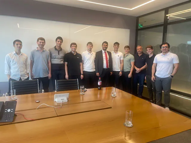 Turma da Umanut no escritório da XP Investimentos